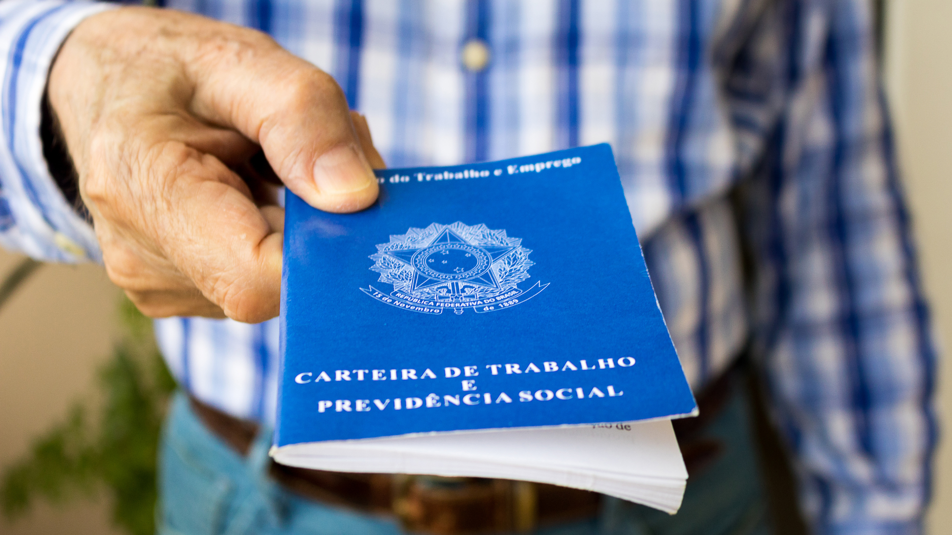 Seus direitos trabalhistas estão sendo respeitados? Saiba como identificar abusos e garantir tudo o que é seu por lei.